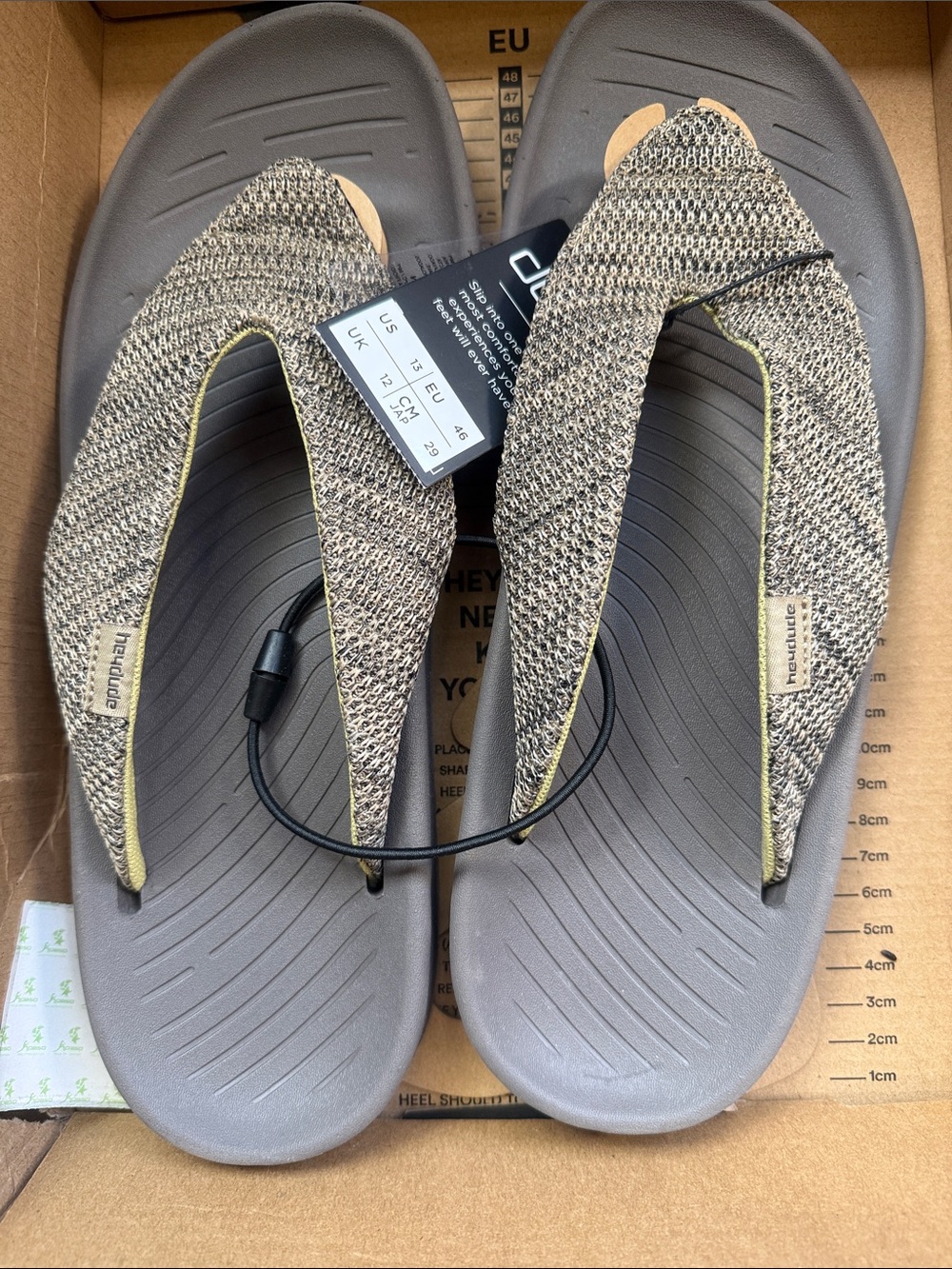 Hey Dude men’s Taupe Knit Flip Flop Sandals NWT 13